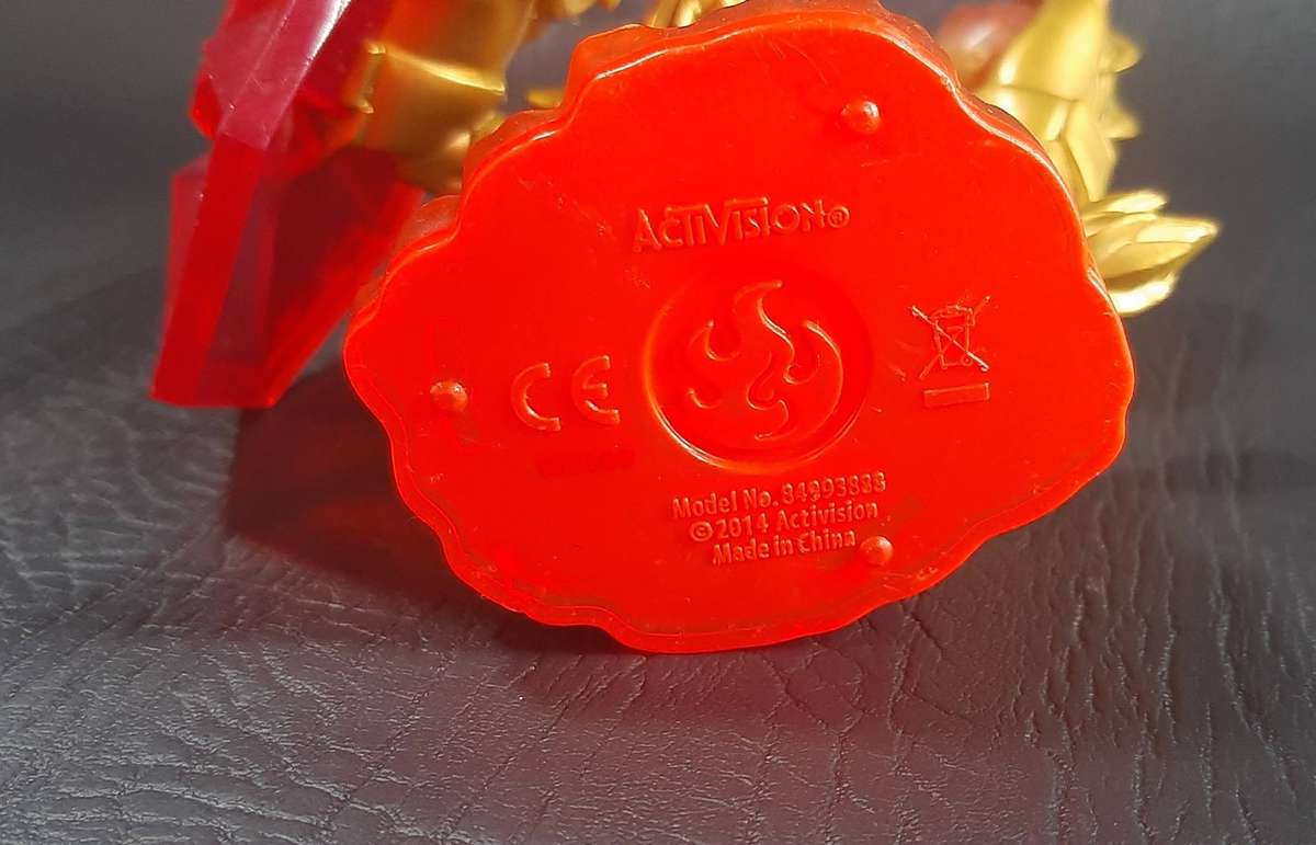 COLLECTORS LOT  7 FIGURES TOTAL