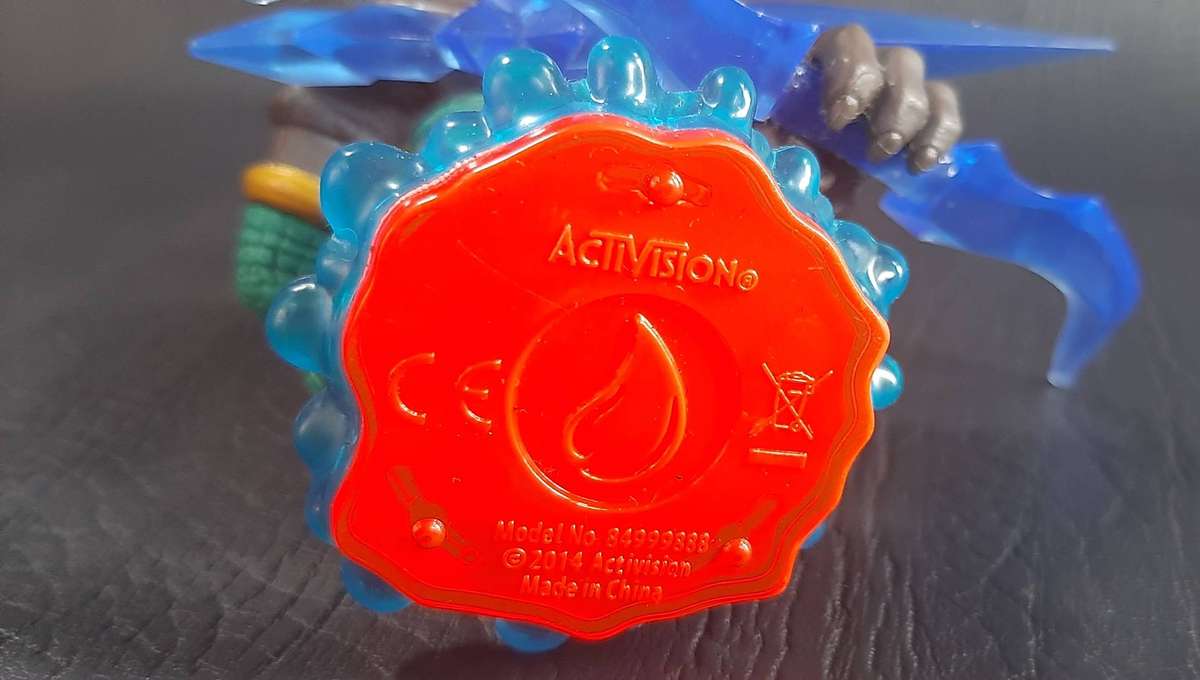 COLLECTORS LOT  7 FIGURES TOTAL