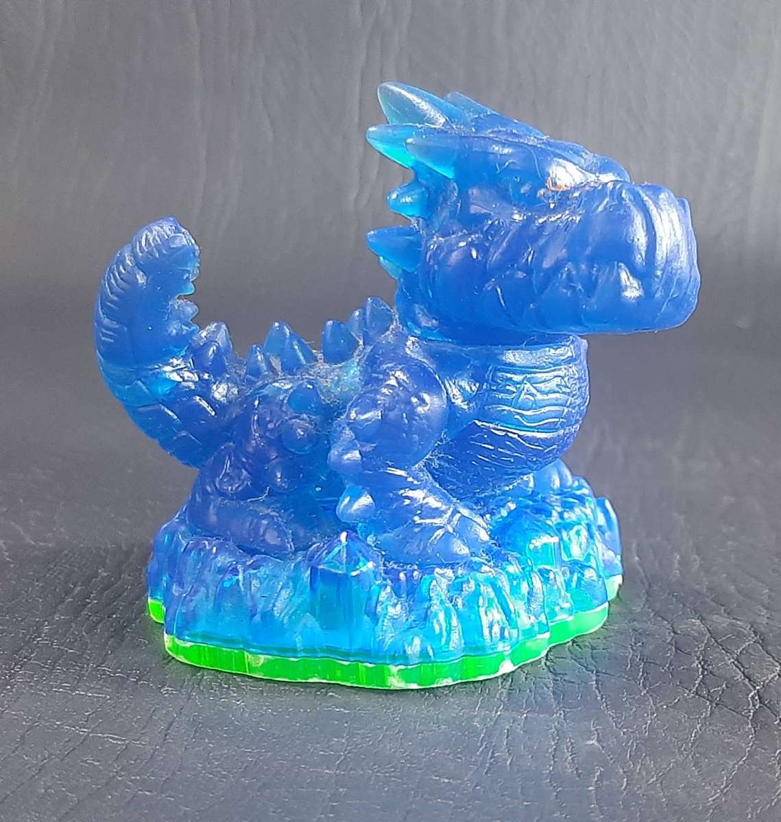 COLLECTORS LOT  7 FIGURES TOTAL