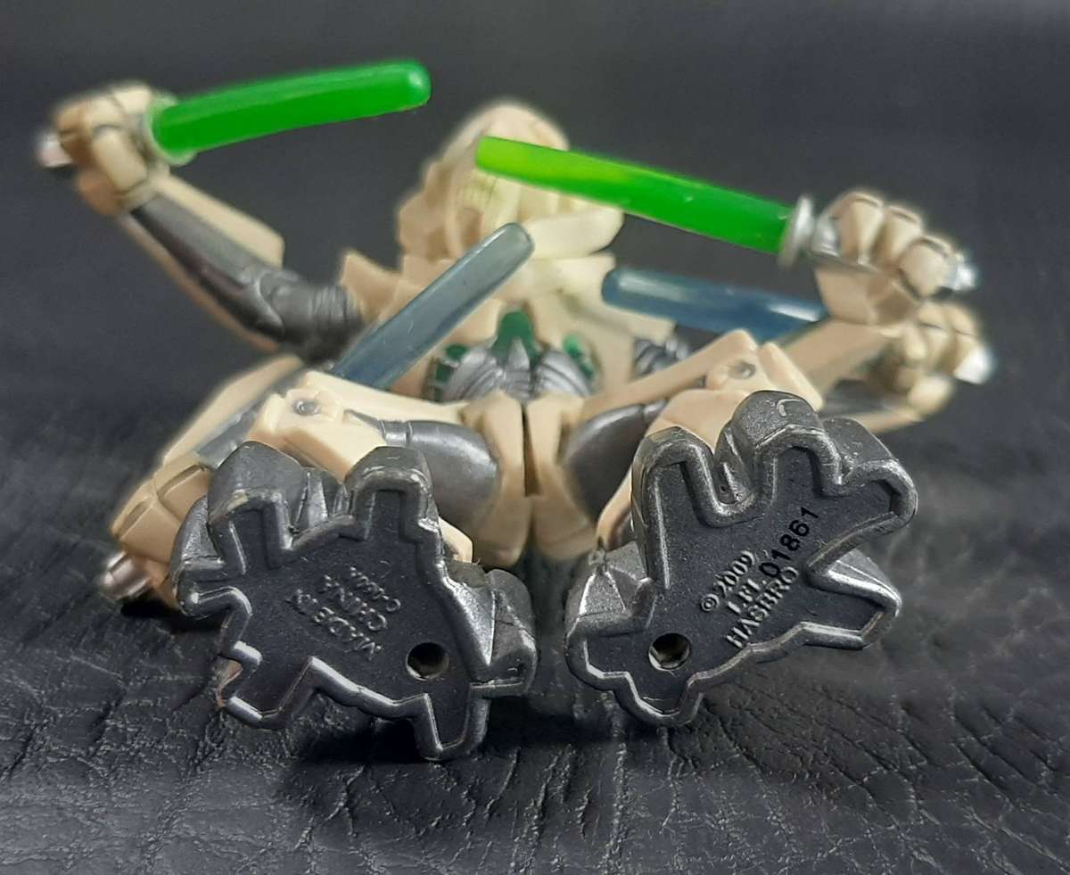 COLLECTORS LOT  7 FIGURES TOTAL