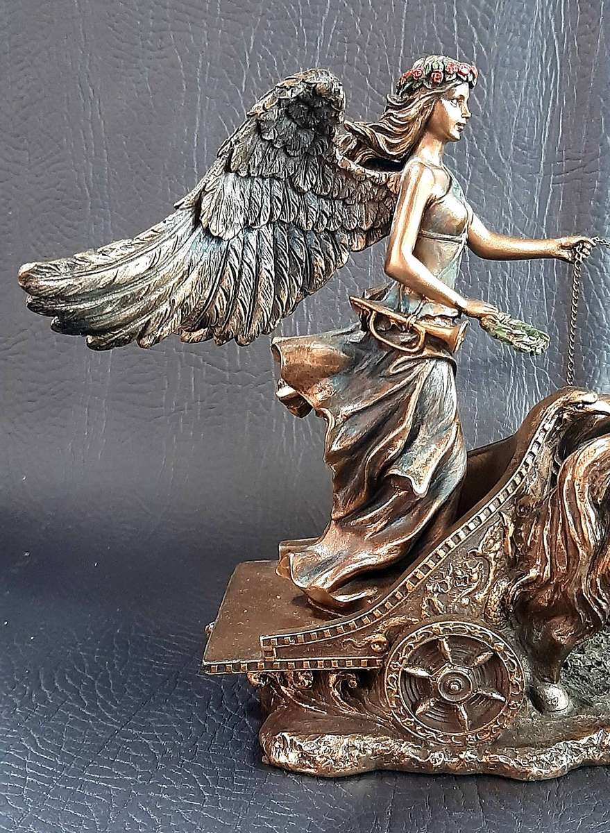 VERONESE DESIGN RESIN STATUE  WINGED VICTORY CHARIOT SCENE