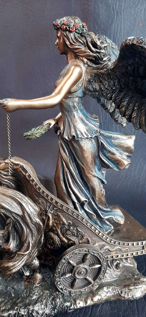 VERONESE DESIGN RESIN STATUE  WINGED VICTORY CHARIOT SCENE