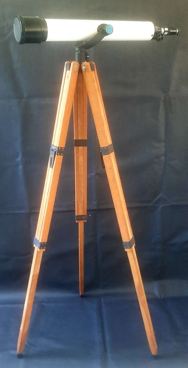 VINTAGE TOWA TELESCOPE  JAPANESE PRECISION ON WOODEN TRIPOD