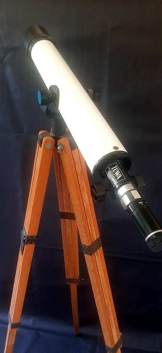 VINTAGE TOWA TELESCOPE  JAPANESE PRECISION ON WOODEN TRIPOD