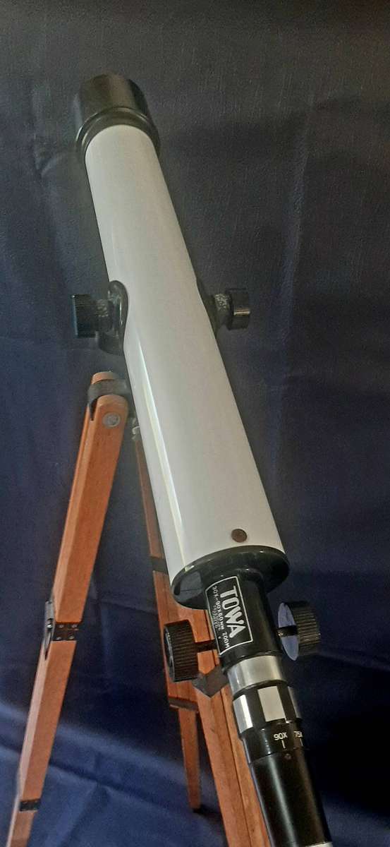 VINTAGE TOWA TELESCOPE  JAPANESE PRECISION ON WOODEN TRIPOD