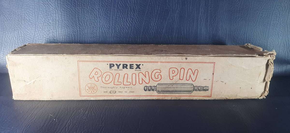 VINTAGE PYREX GLASS ROLLING PIN  WITH ORIGINAL BOX  EXCELLENT CONDITION