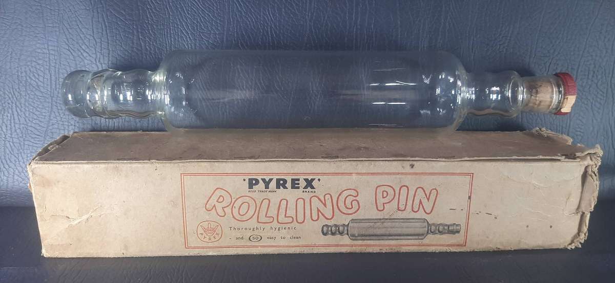 VINTAGE PYREX GLASS ROLLING PIN  WITH ORIGINAL BOX  EXCELLENT CONDITION