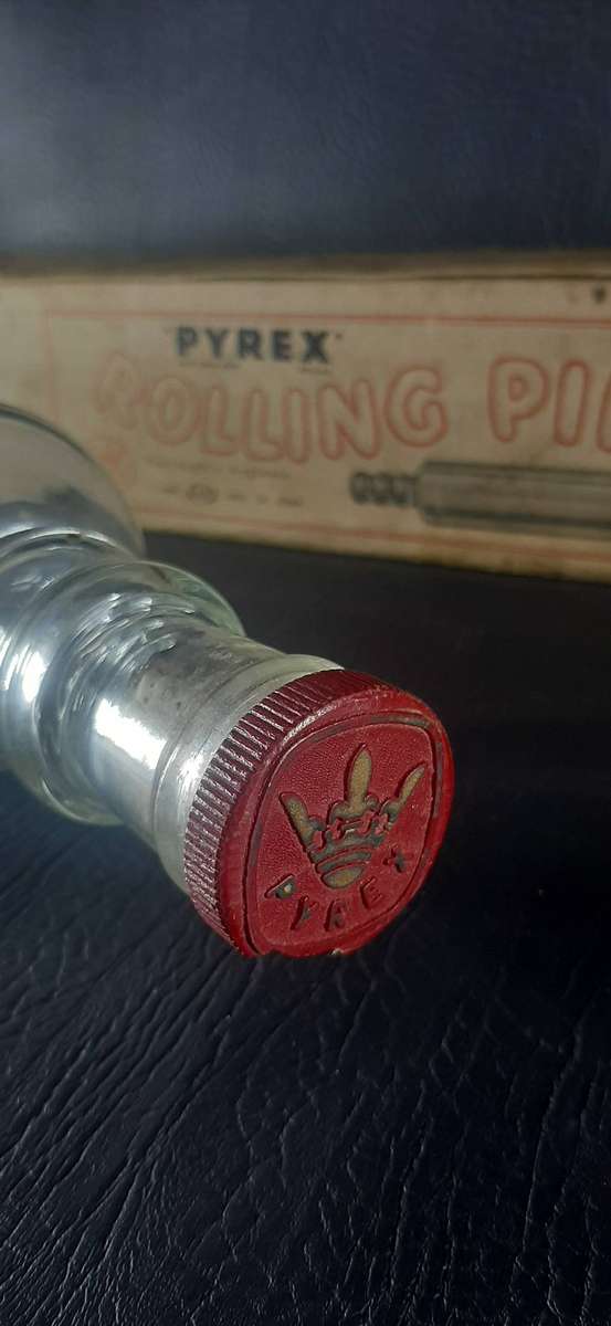 VINTAGE PYREX GLASS ROLLING PIN  WITH ORIGINAL BOX  EXCELLENT CONDITION