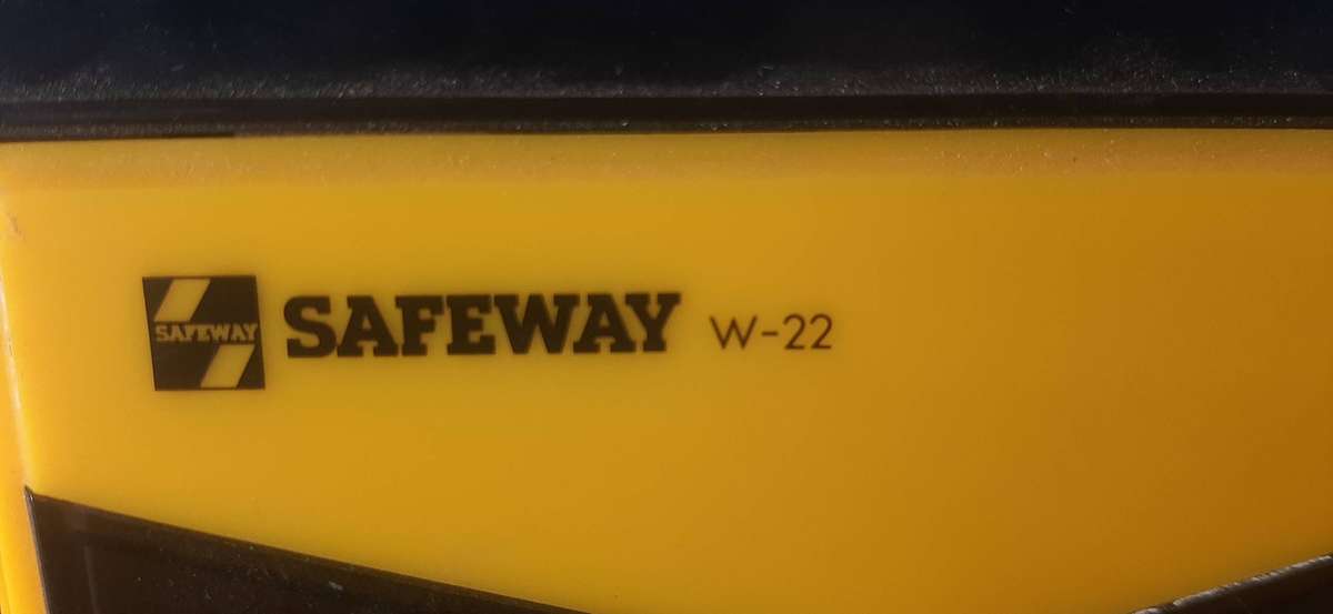 1980s YELLOW SAFEWAY WALKMAN  WORKING CONDITION, 3.5MM JACK COMPATIBLE