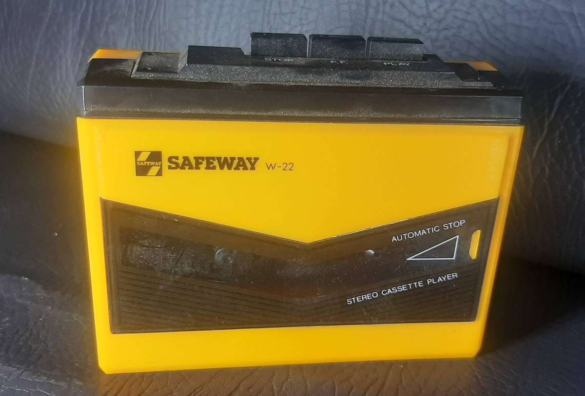 1980s YELLOW SAFEWAY WALKMAN  WORKING CONDITION, 3.5MM JACK COMPATIBLE