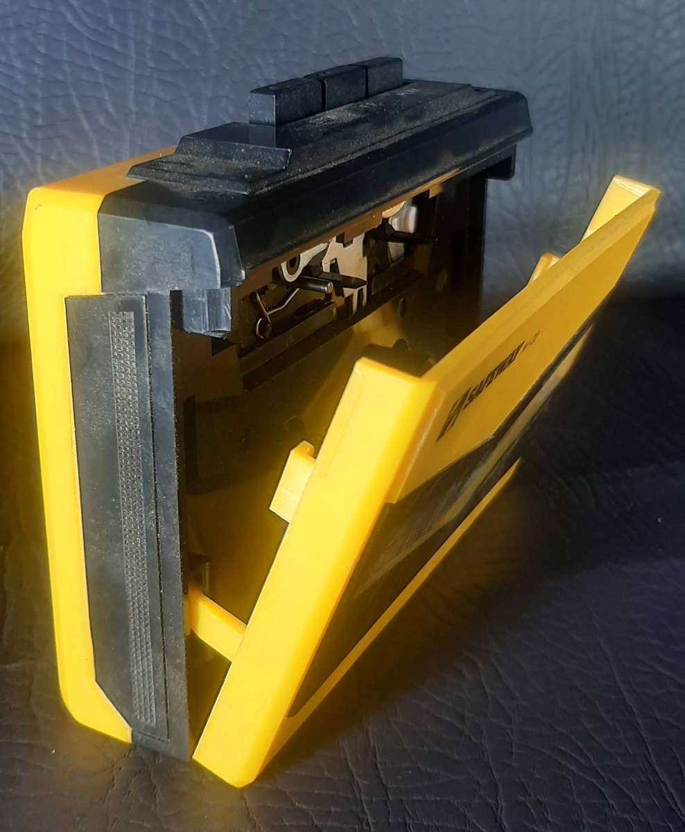 1980s YELLOW SAFEWAY WALKMAN  WORKING CONDITION, 3.5MM JACK COMPATIBLE