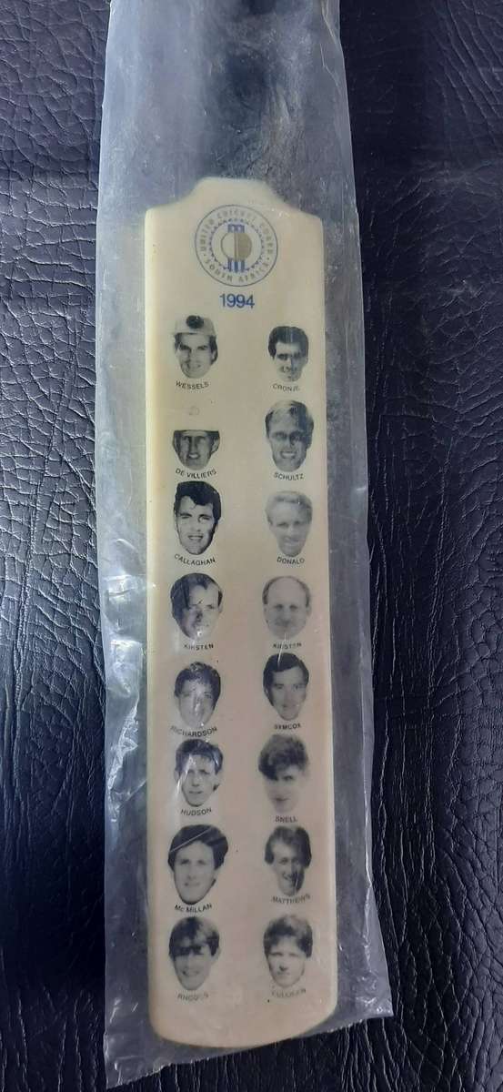 TRIO OF MINIATURE SOUTH AFRICAN CRICKET BATS  MID-1990s PROTEA TEAM