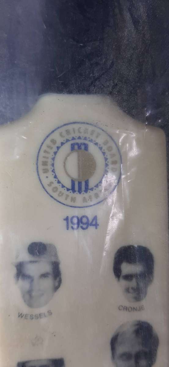 TRIO OF MINIATURE SOUTH AFRICAN CRICKET BATS  MID-1990s PROTEA TEAM