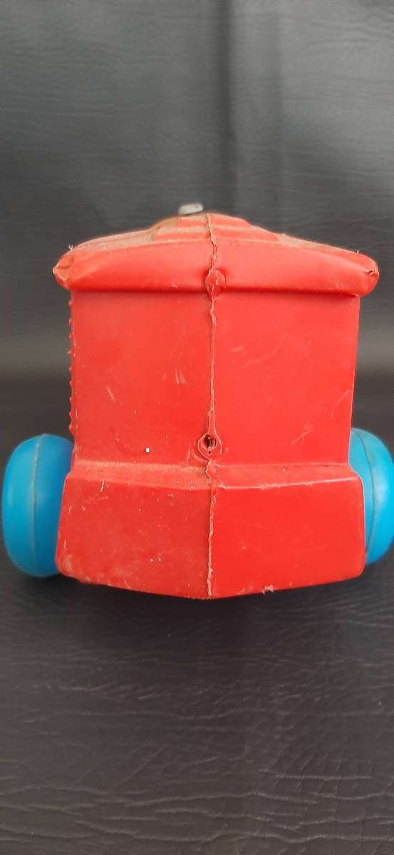 EARLY 1980s PRIMA TOYS PULL-ALONG TRAIN  RED ENGINE WITH BLUE WHEELS