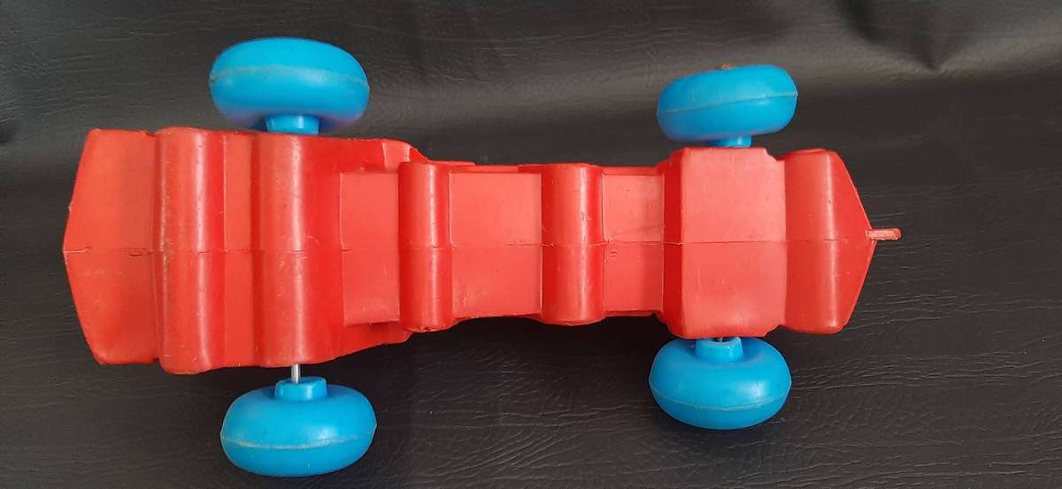 EARLY 1980s PRIMA TOYS PULL-ALONG TRAIN  RED ENGINE WITH BLUE WHEELS