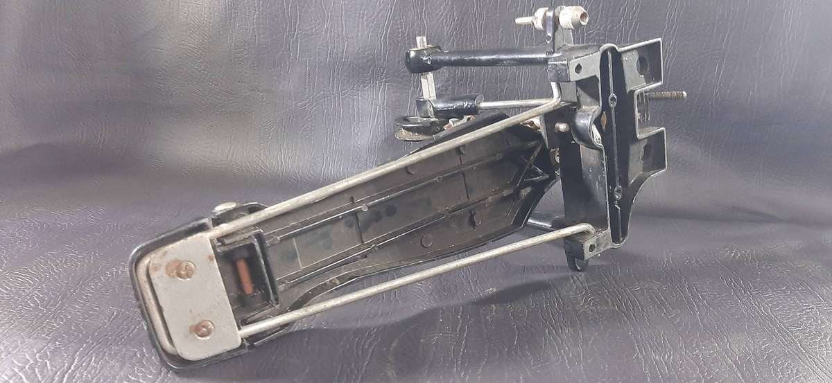 VINTAGE BASS DRUM PEDAL  CHAIN DRIVE CLASSIC WITH RAW POTENTIAL