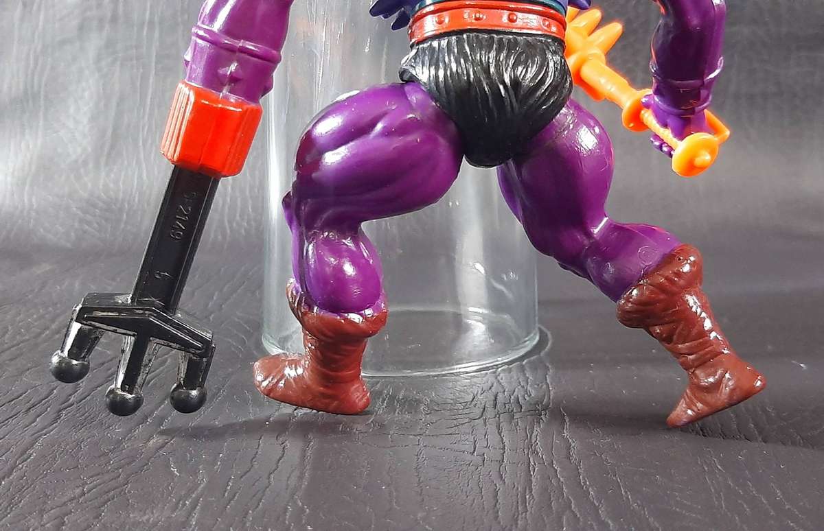 MASTERS OF THE UNIVERSE  SPIKOR (1985) EVIL WARRIOR WITH THE WICKED WRIST & ARMOR OF PAIN