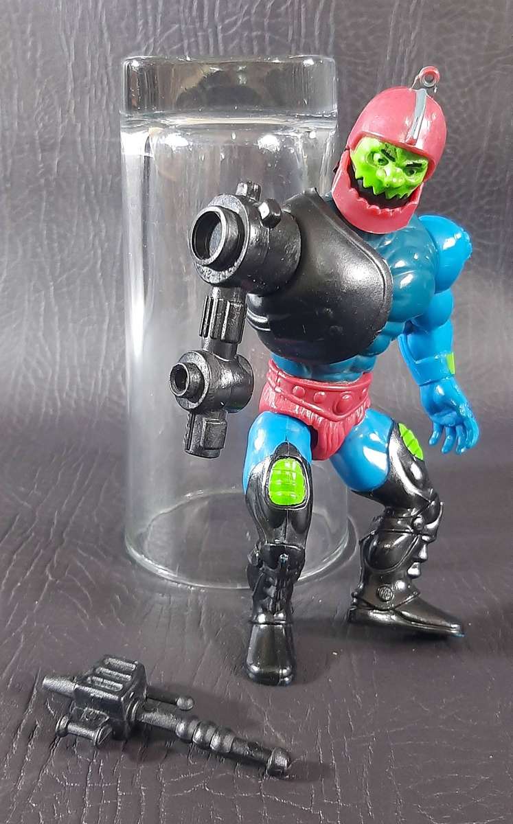 MASTERS OF THE UNIVERSE  TRAP JAW (1983) EVIL CYBORG WITH INTERCHANGEABLE ARM OF DOOM
