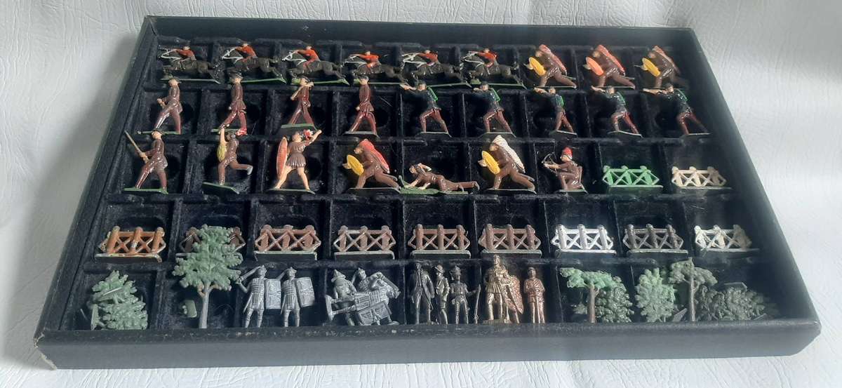 Vintage Lead Soldier Collection Historical Miniatures in 42cm x 26cm Display Box