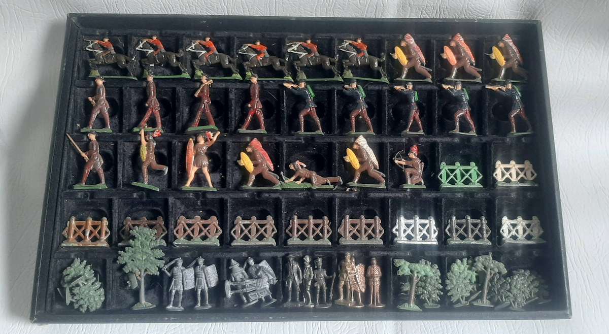 Vintage Lead Soldier Collection Historical Miniatures in 42cm x 26cm Display Box
