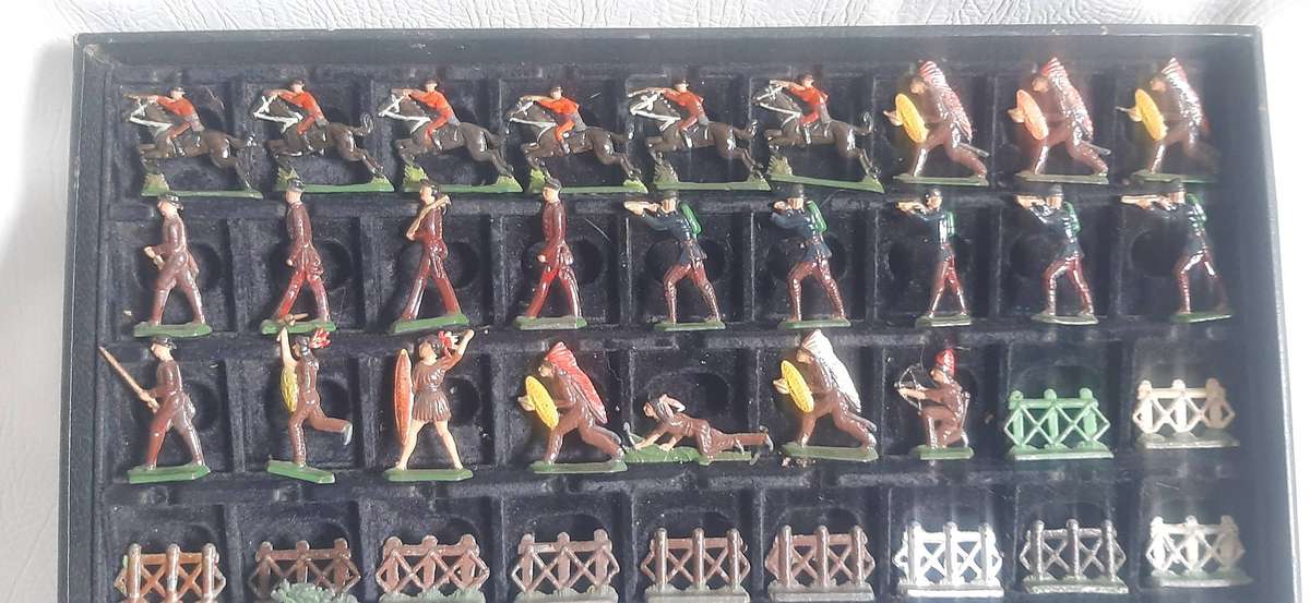 Vintage Lead Soldier Collection Historical Miniatures in 42cm x 26cm Display Box