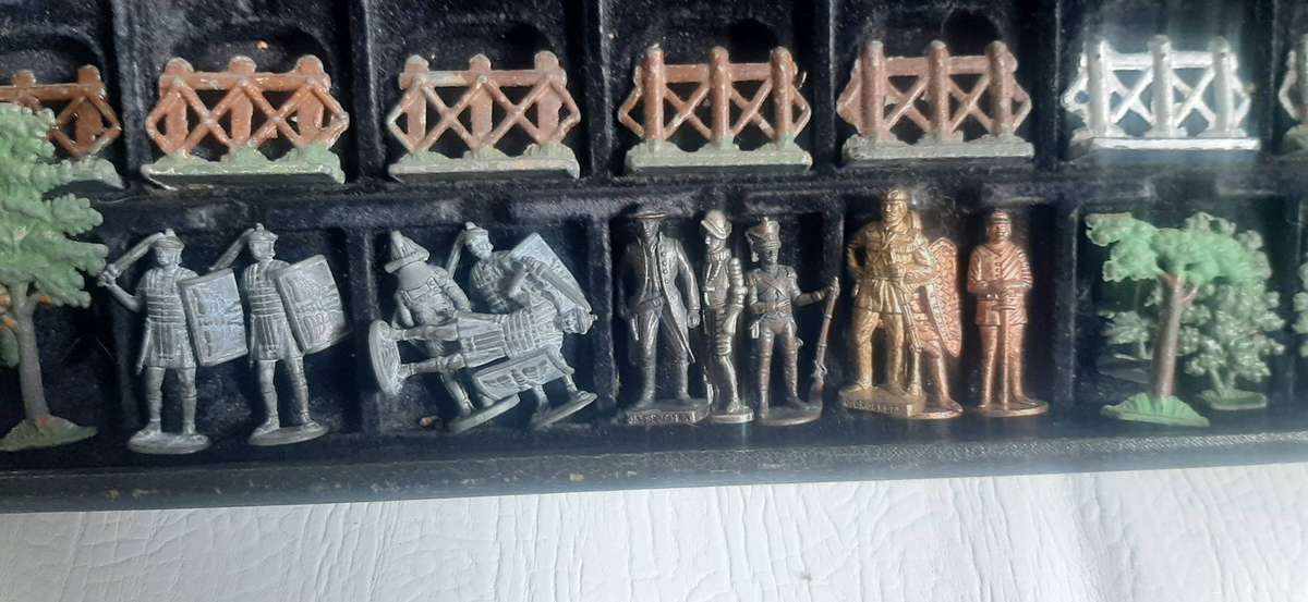 Vintage Lead Soldier Collection Historical Miniatures in 42cm x 26cm Display Box