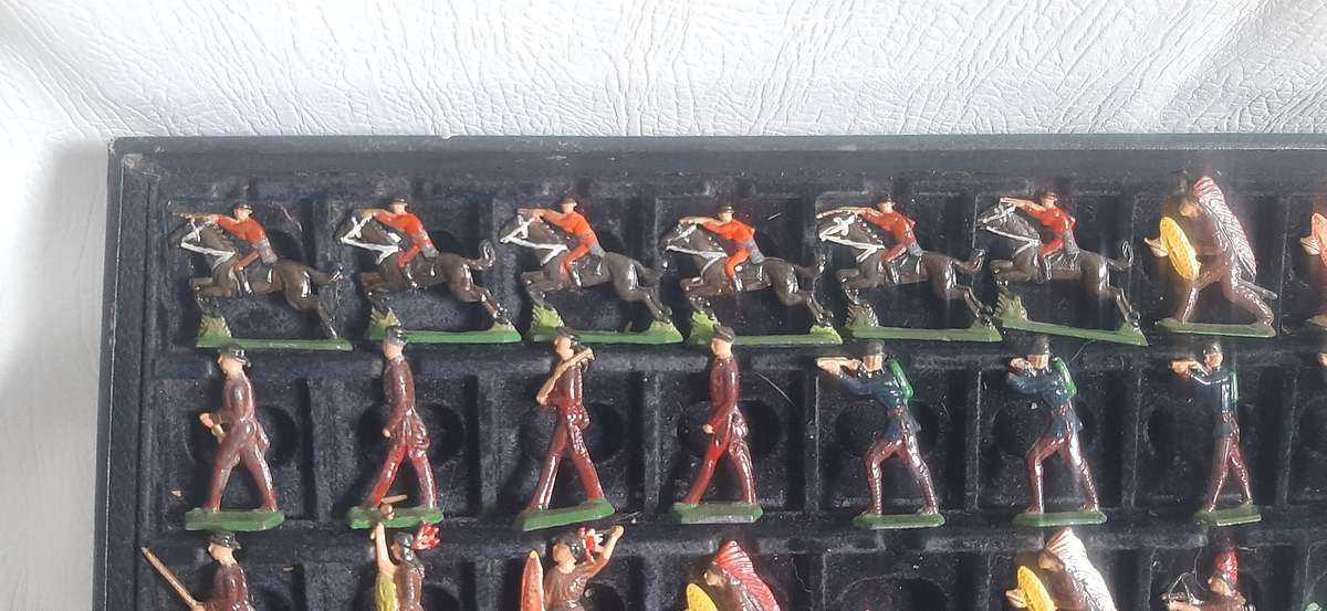 Vintage Lead Soldier Collection Historical Miniatures in 42cm x 26cm Display Box