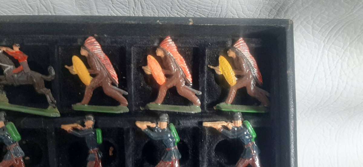 Vintage Lead Soldier Collection Historical Miniatures in 42cm x 26cm Display Box