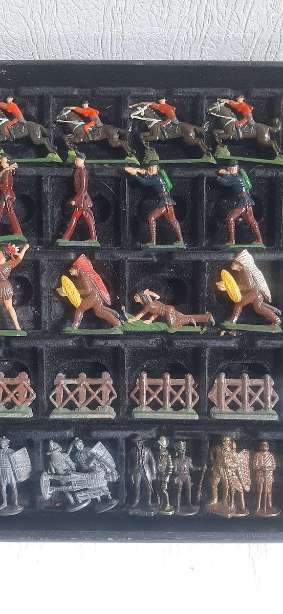Vintage Lead Soldier Collection Historical Miniatures in 42cm x 26cm Display Box