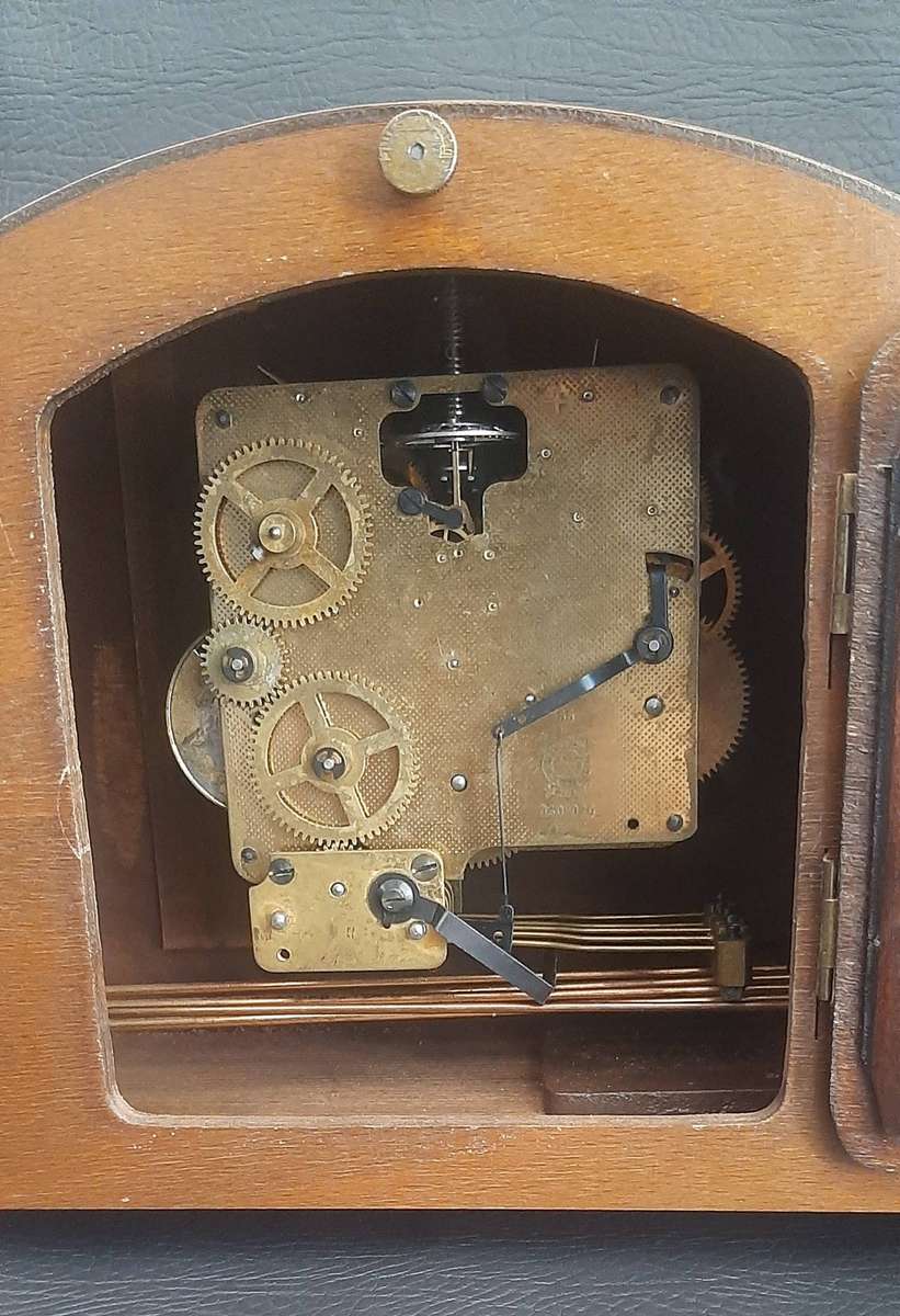 HERMLE 340-020 CLOCK MOVEMENT  GERMAN ENGINEERING WITH CHIME RODS AND BRASS GEARWORK