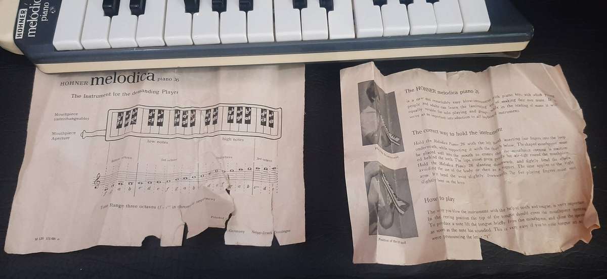 HOHNER MELODICA PIANO 26  VINTAGE PORTABLE KEYBOARD WITH CASE AND ORIGINAL INSTRUCTION SHEETS