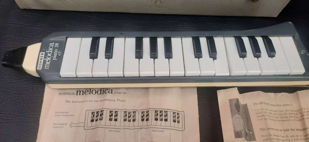 HOHNER MELODICA PIANO 26  VINTAGE PORTABLE KEYBOARD WITH CASE AND ORIGINAL INSTRUCTION SHEETS