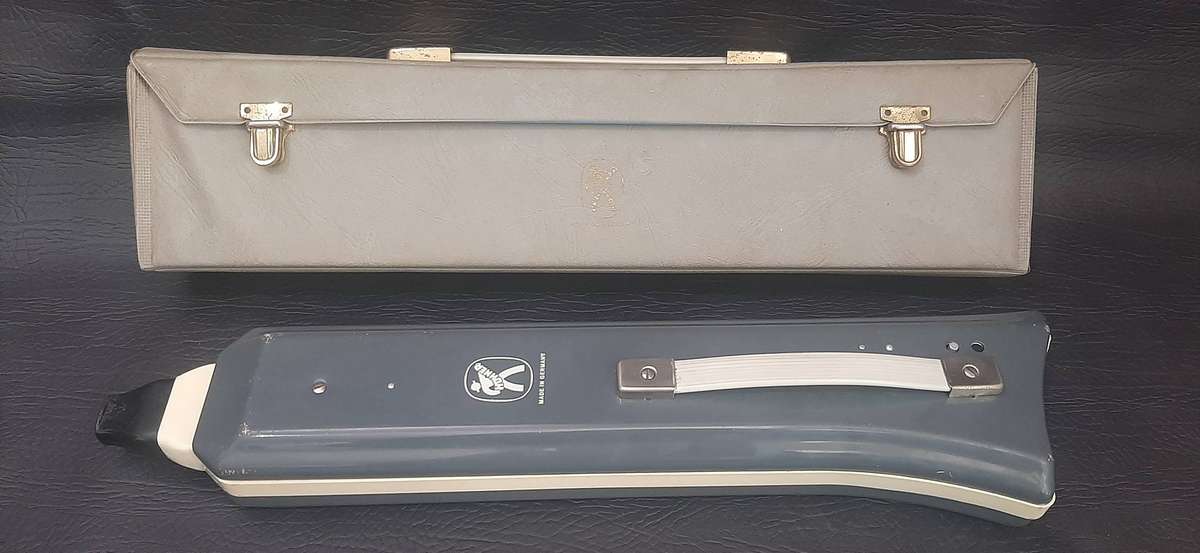 HOHNER MELODICA PIANO 26  VINTAGE PORTABLE KEYBOARD WITH CASE AND ORIGINAL INSTRUCTION SHEETS