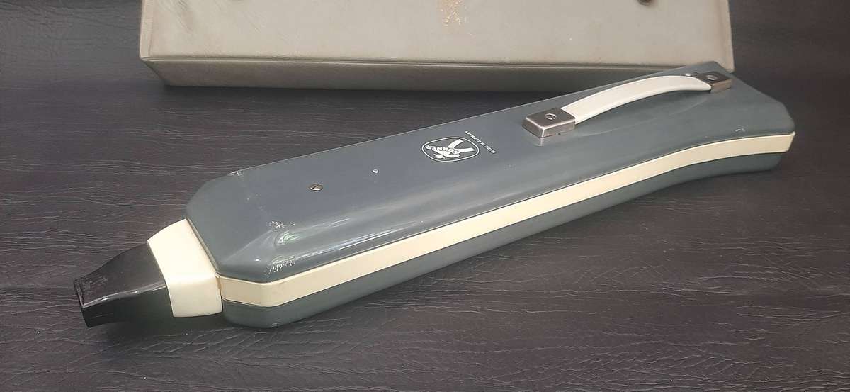 HOHNER MELODICA PIANO 26  VINTAGE PORTABLE KEYBOARD WITH CASE AND ORIGINAL INSTRUCTION SHEETS