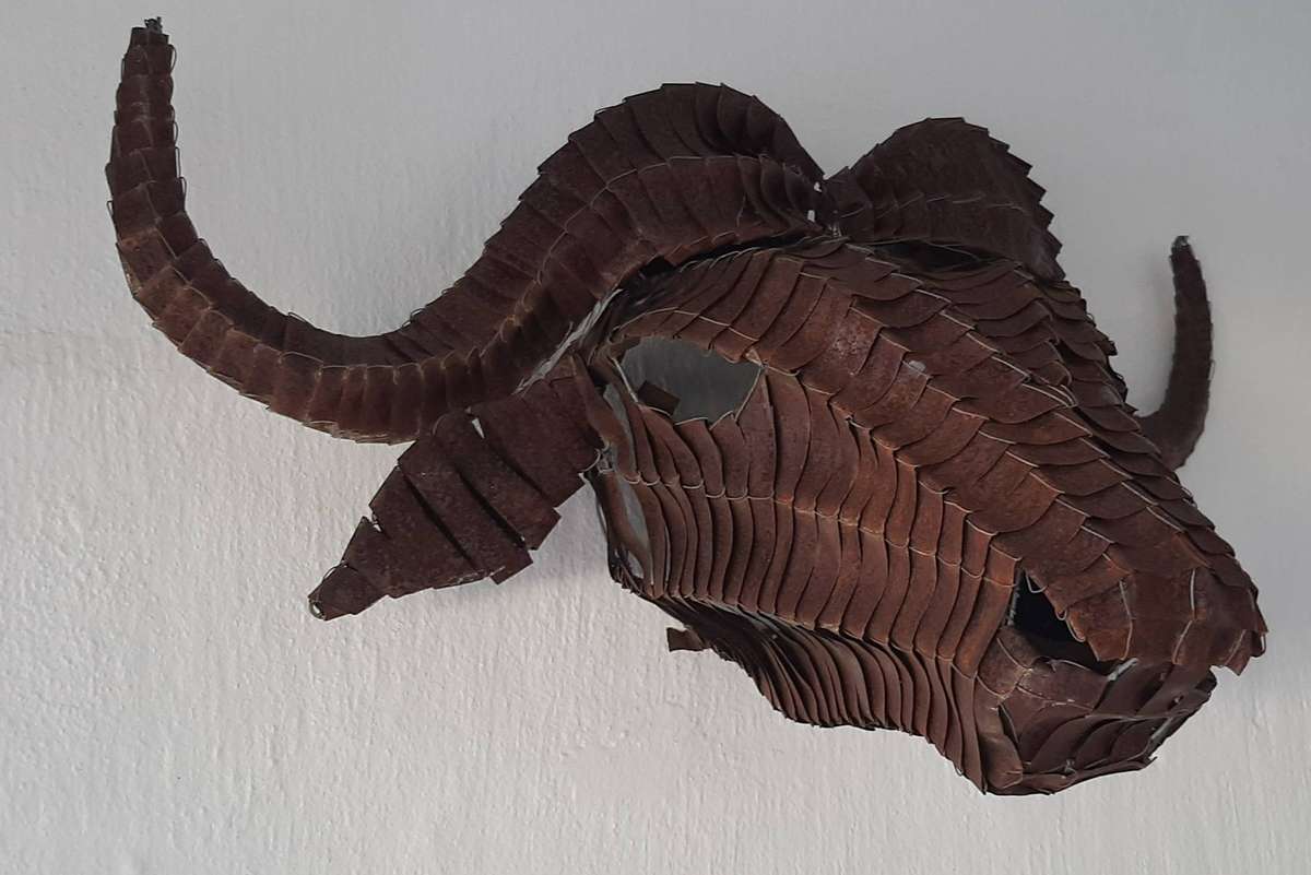 LARGE METAL WOVEN BUFFALO HEAD  WALL-MOUNTED SCULPTURAL STATEMENT