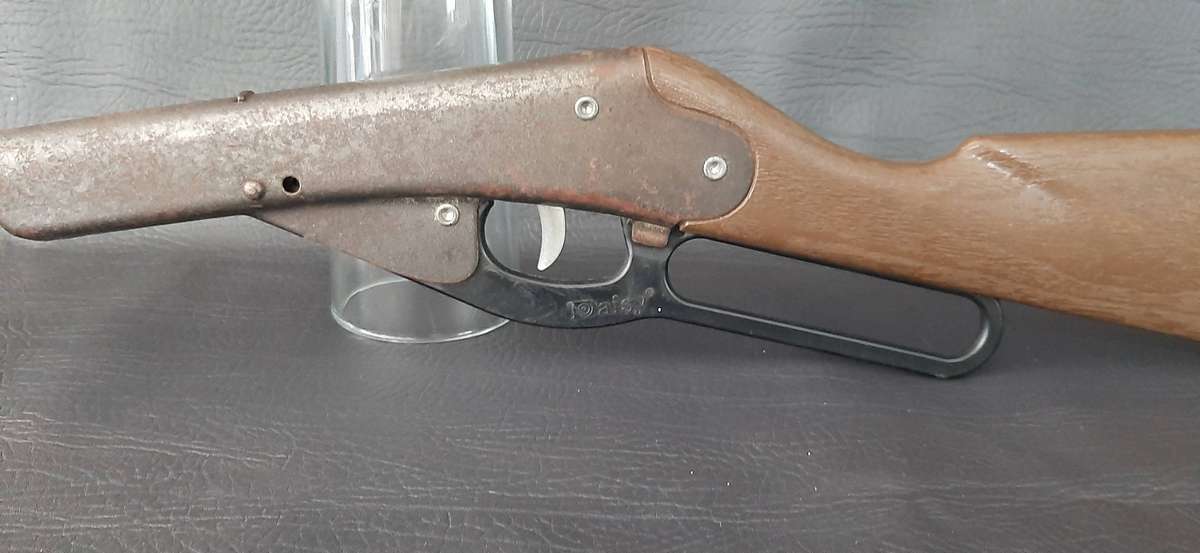 VINTAGE DAISY GUN  NON-PROJECTILE, COCKS & TRIGGER PULLS, 76CM LONG