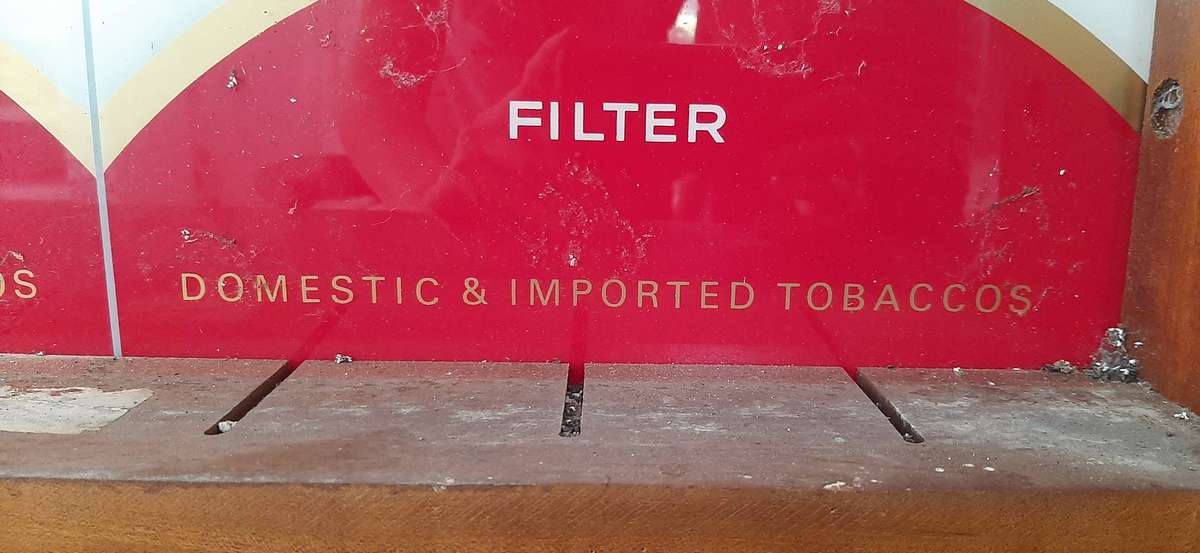 LEXINGTON CIGARETTE DISPLAY CASE  WOOD & PERSPEX, 63CM X 10CM X 45CM