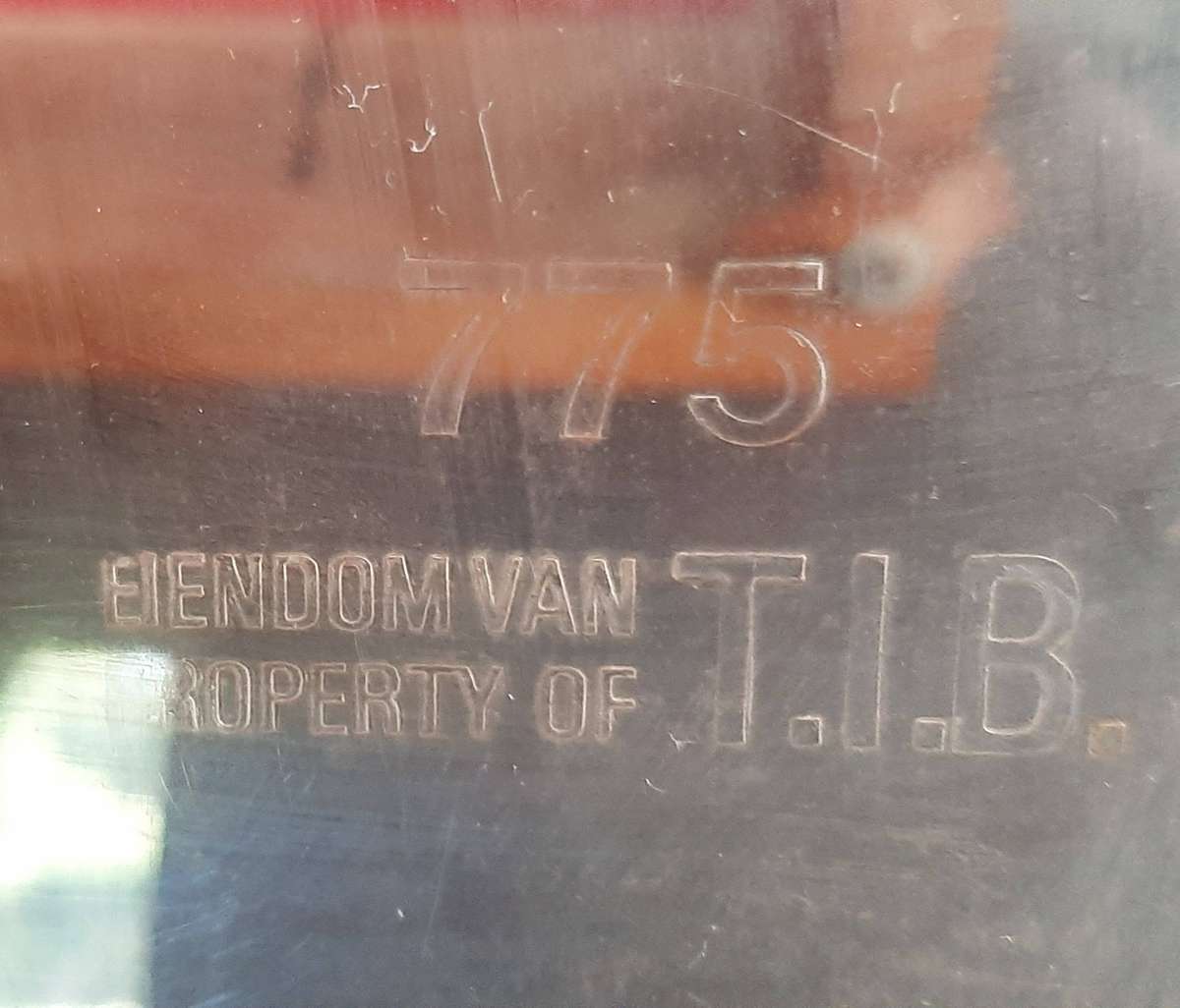 LEXINGTON CIGARETTE DISPLAY CASE  WOOD & PERSPEX, 63CM X 10CM X 45CM