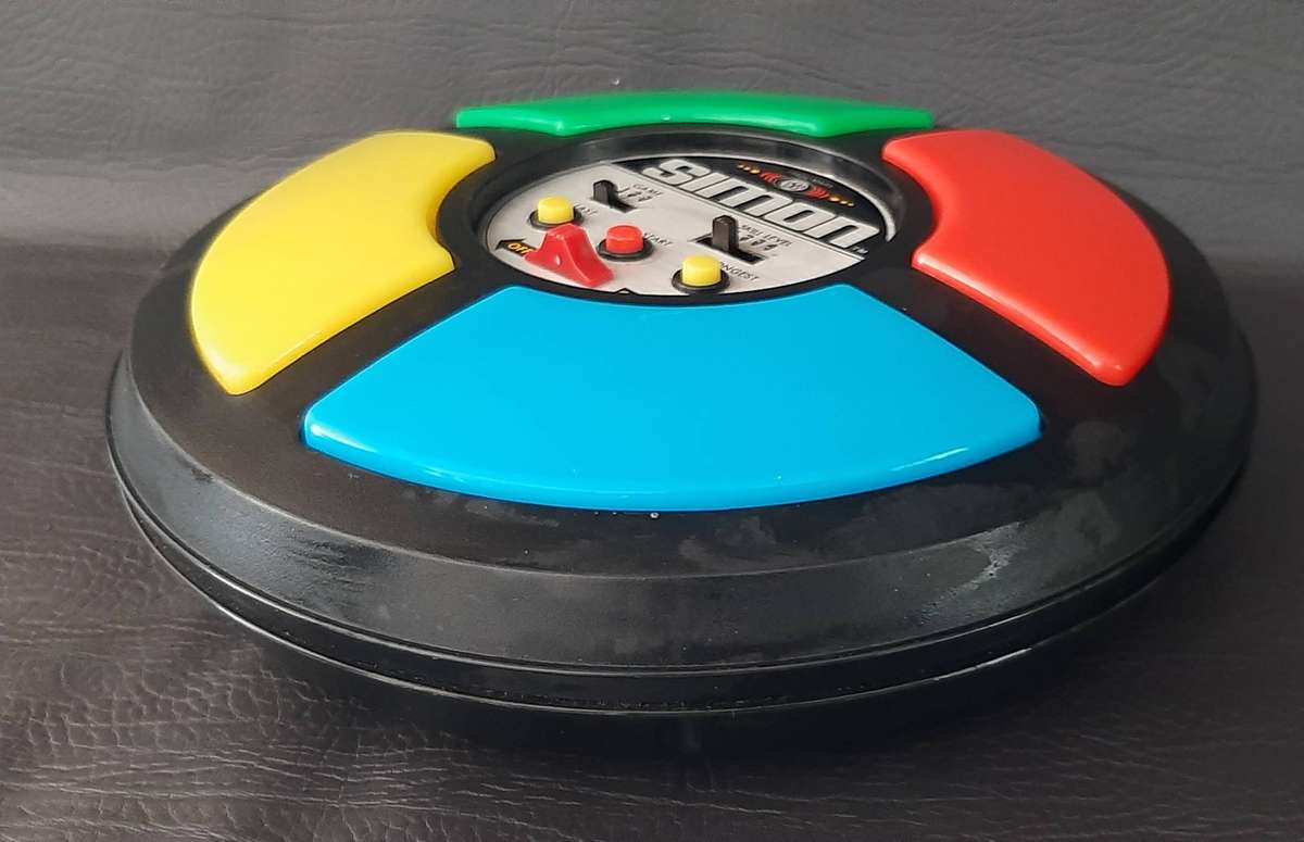 1978 MILTON BRADLEY SIMON ELECTRONIC MEMORY GAME  VINTAGE CLASSIC