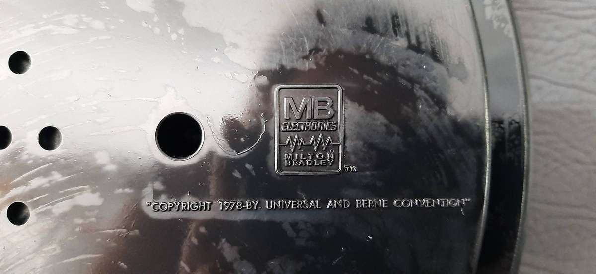 1978 MILTON BRADLEY SIMON ELECTRONIC MEMORY GAME  VINTAGE CLASSIC