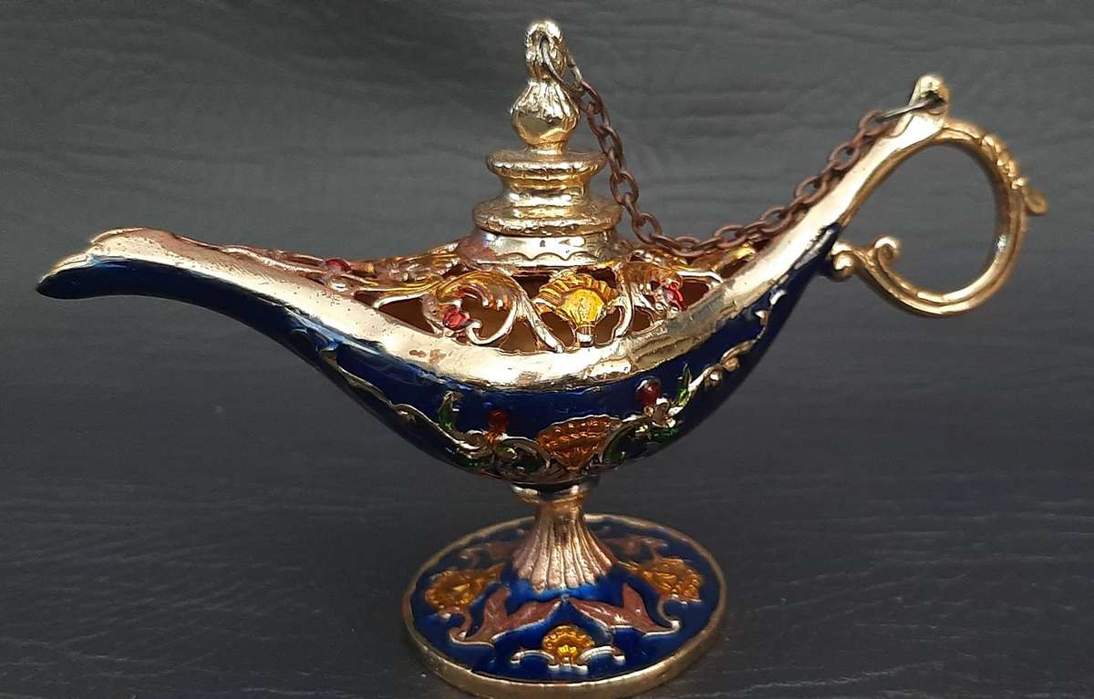 ORNATE BRASS ALLADIN'S LAMP  BLUE GILT & SEMI-PRECIOUS STONE INLAY