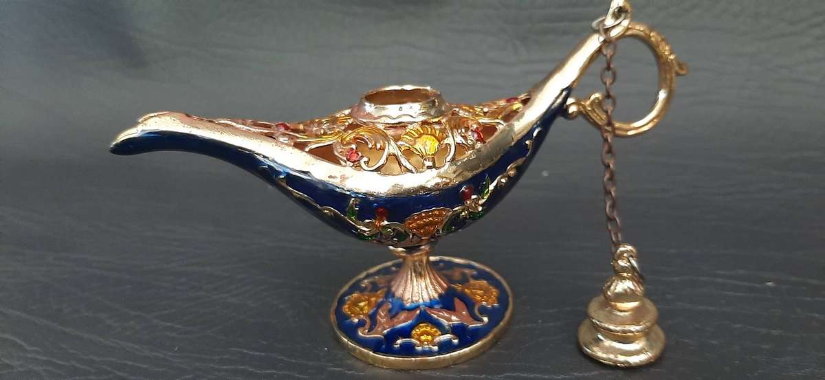 ORNATE BRASS ALLADIN'S LAMP  BLUE GILT & SEMI-PRECIOUS STONE INLAY