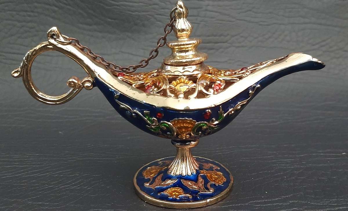 ORNATE BRASS ALLADIN'S LAMP  BLUE GILT & SEMI-PRECIOUS STONE INLAY