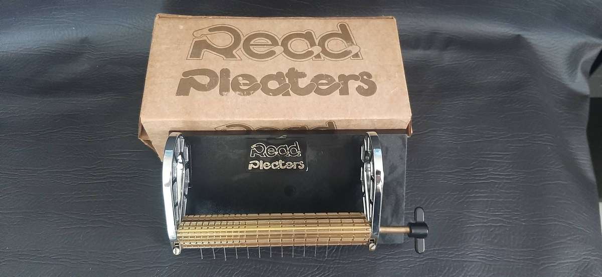 VINTAGE READ PLEATER  TEXTILE MASTERPIECE FOR SMOCKING & FABRIC ARTISTRY