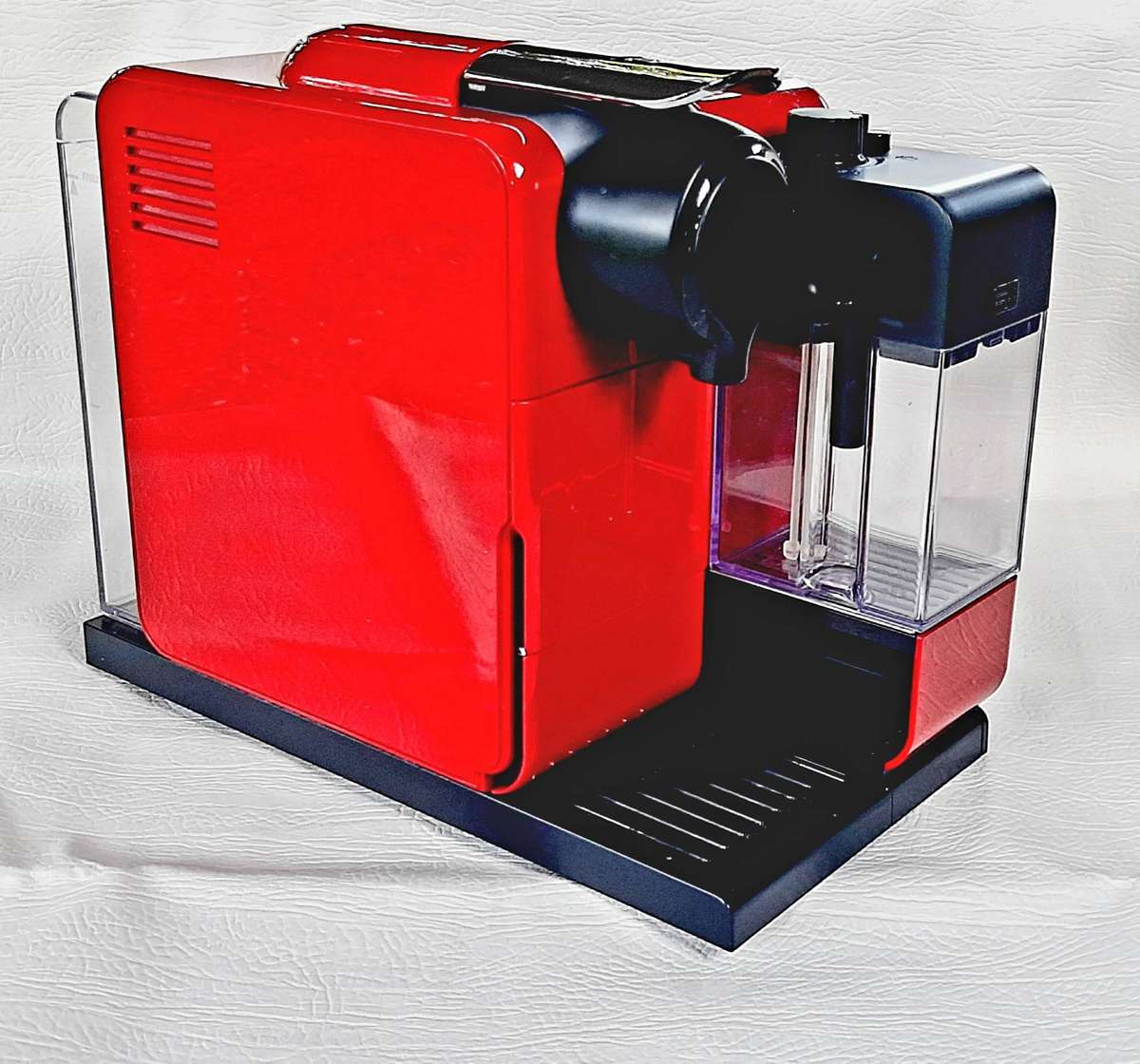 DELONGHI NESPRESSO LATTISSIMA TOUCH F511 - RED/BLACK, WORKS 100%