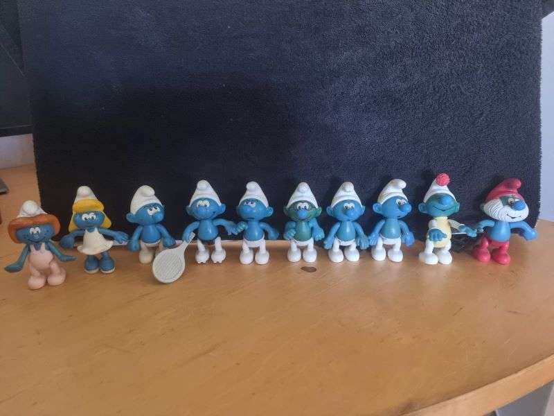 Lots of Smurfs