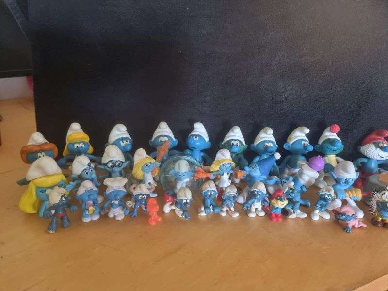 Lots of Smurfs