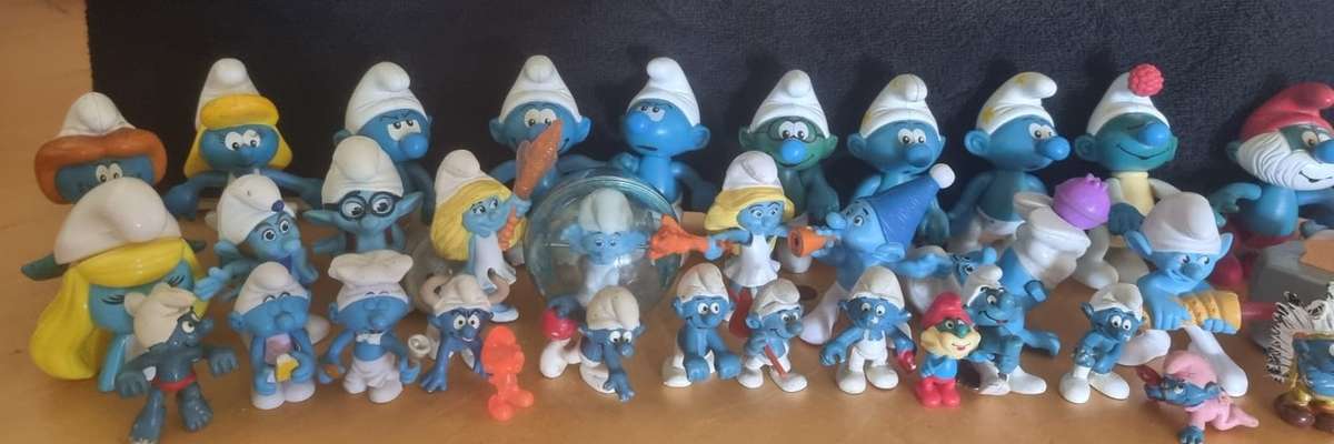 Lots of Smurfs