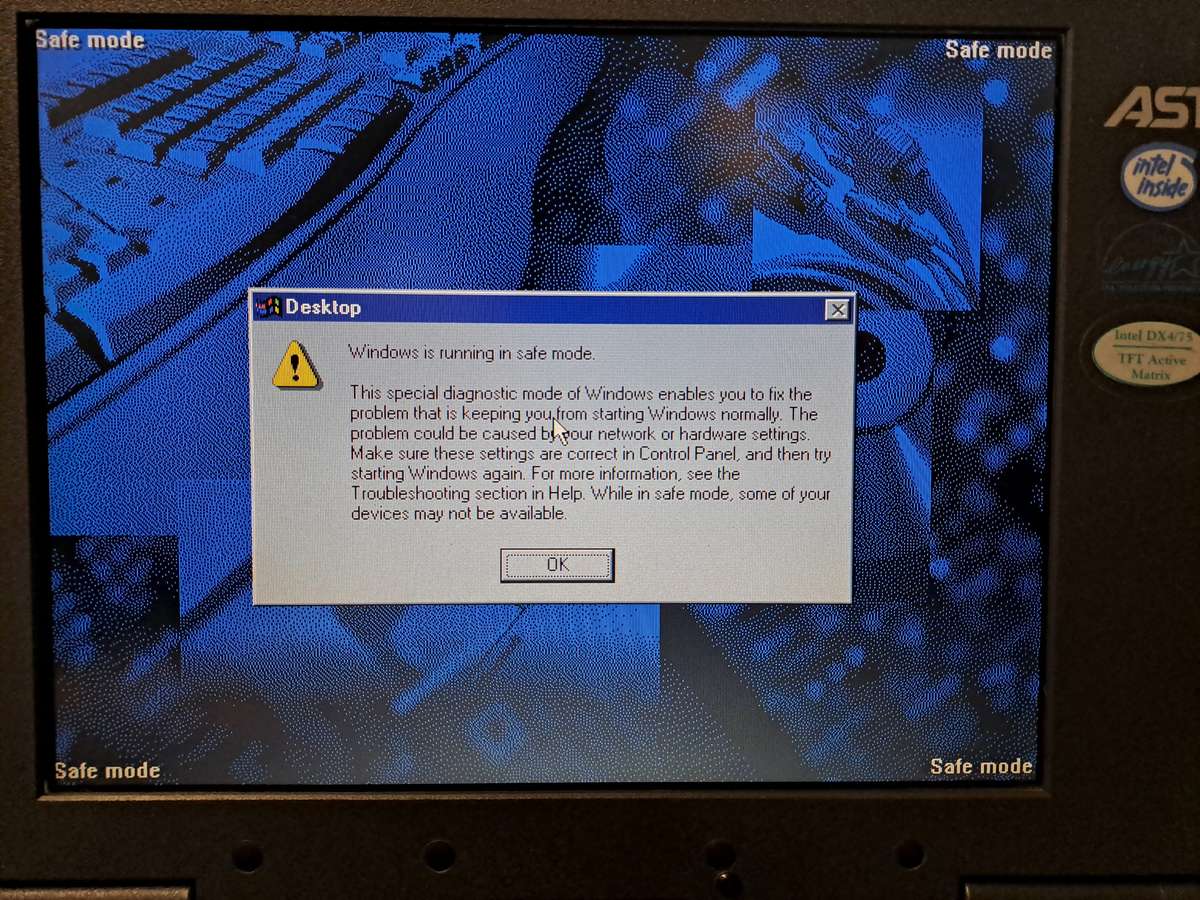 Vintage Laptop: AST Ascentia 900N 4/75 Intel 486.
