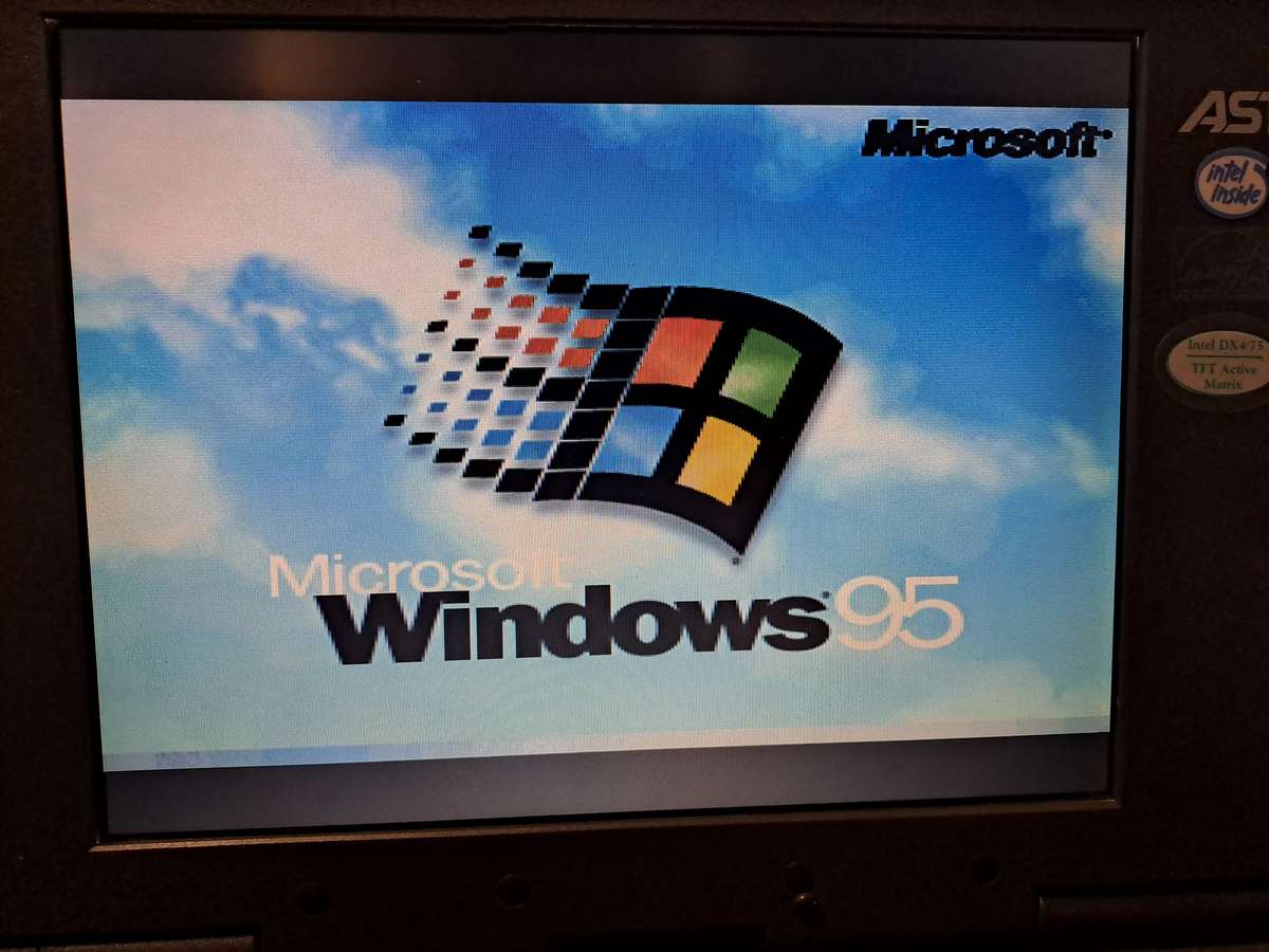 Vintage Laptop: AST Ascentia 900N 4/75 Intel 486.